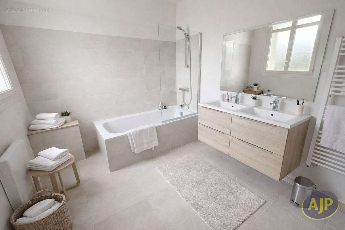 Maison à SAINT-MACAIRE-EN-MAUGES