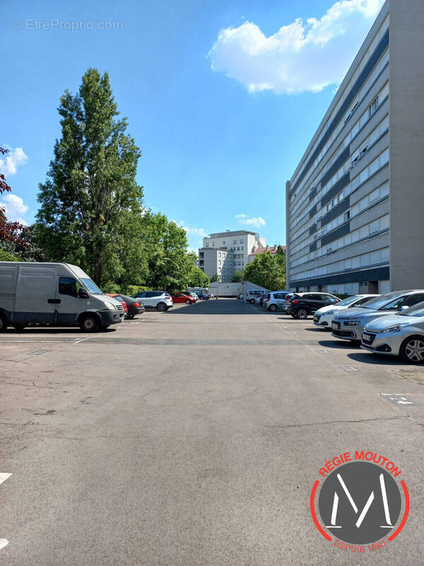 Parking à LYON-7E