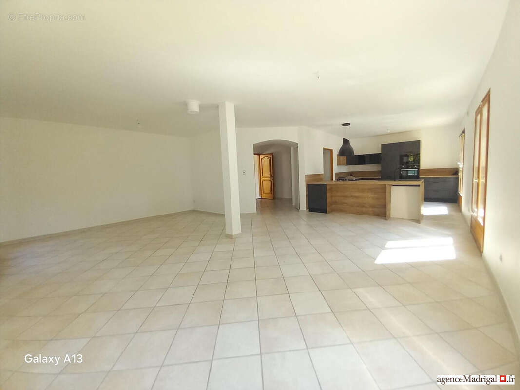Maison 150 m² à Voiron  - photo 2