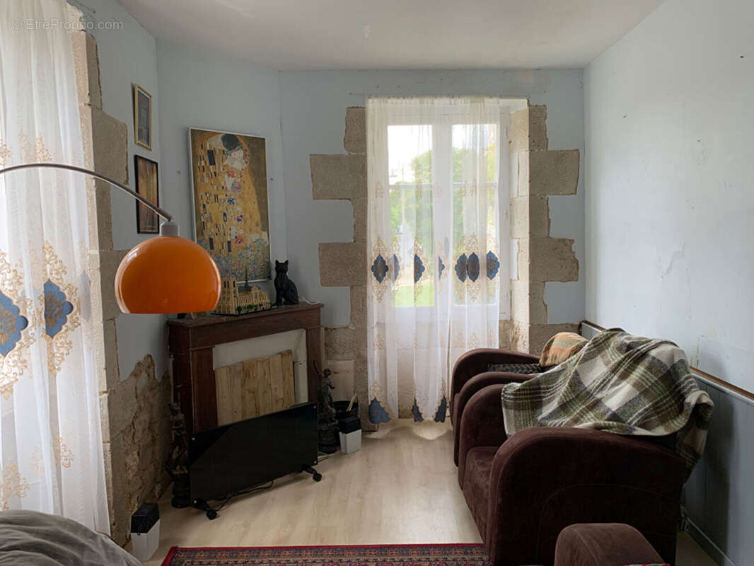 Maison à CHAMPAGNE-MOUTON