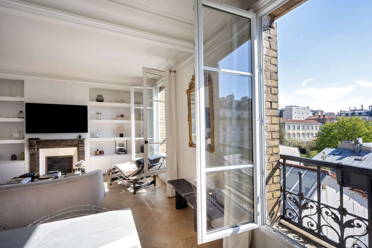 Appartement à PARIS-14E