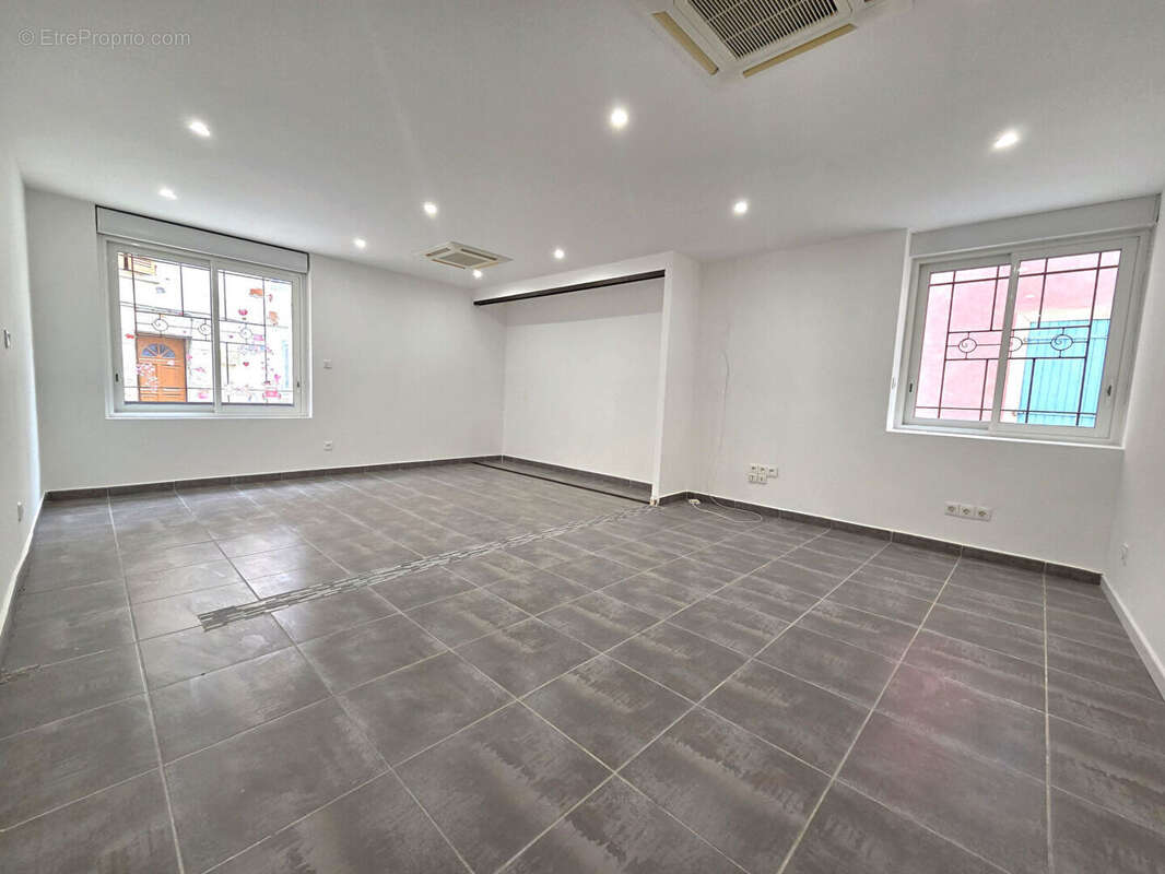 Appartement à SOLLIES-PONT