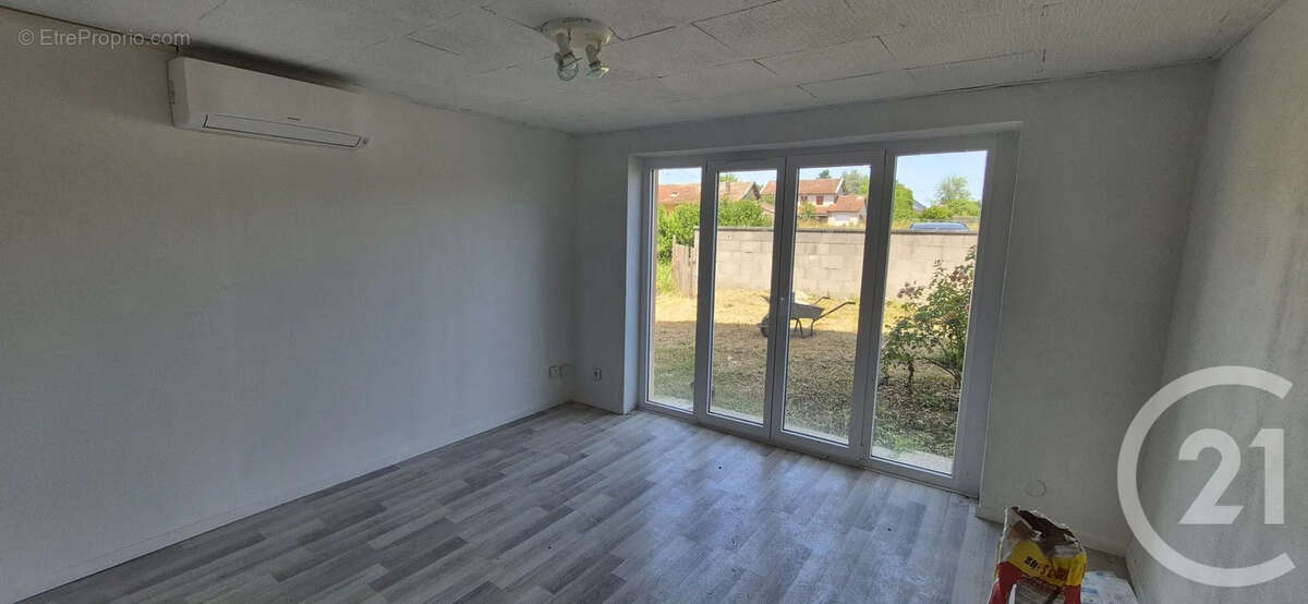 Maison 270 m² à Louhans  - photo 3