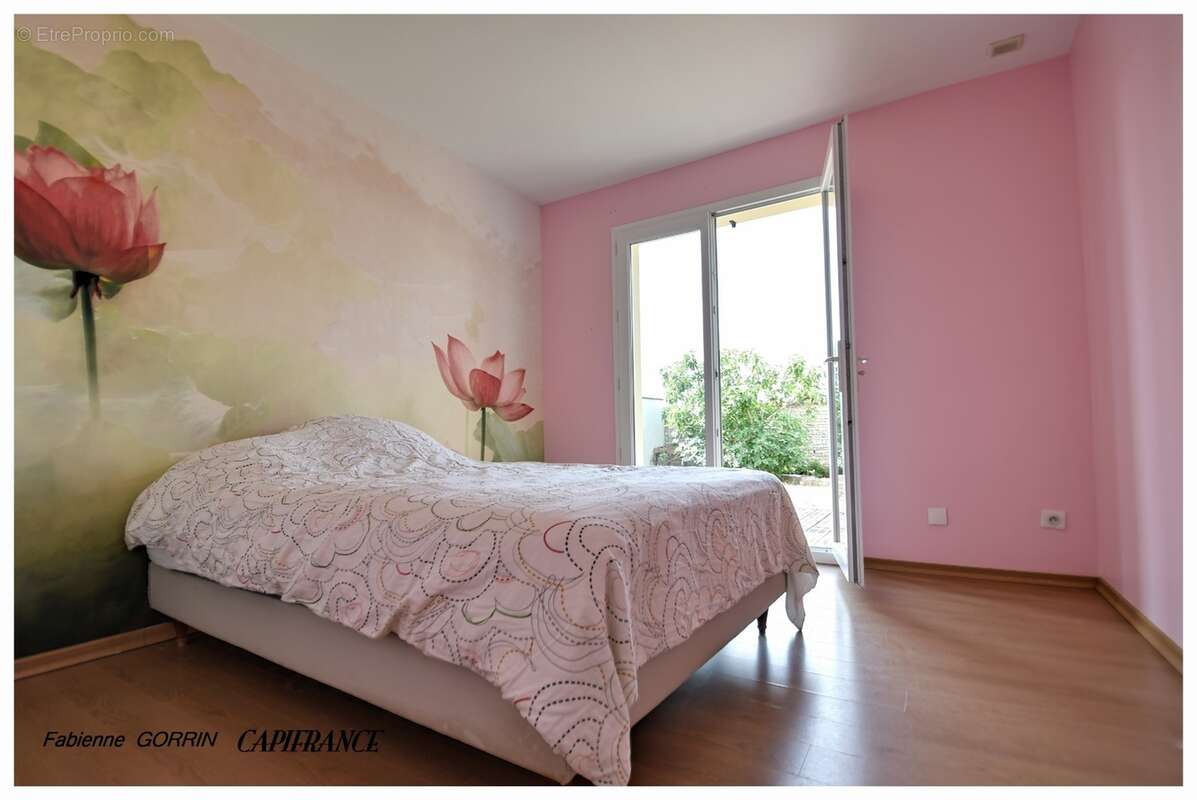 Maison à vendre 5 pièces  (17) Plain pied, trois chambres, terrain clos, panneaux photovoltaïques, Abris de jardin et abris à vé - photo 11