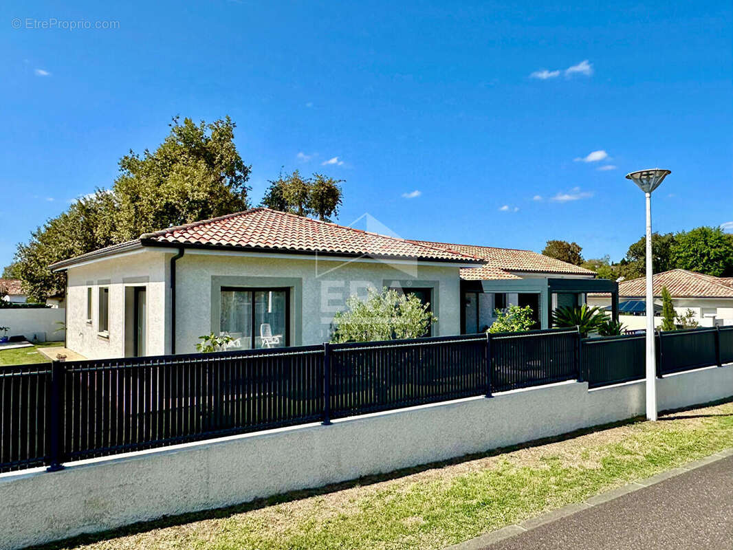 Maison à SAINT-PIERRE-DU-MONT