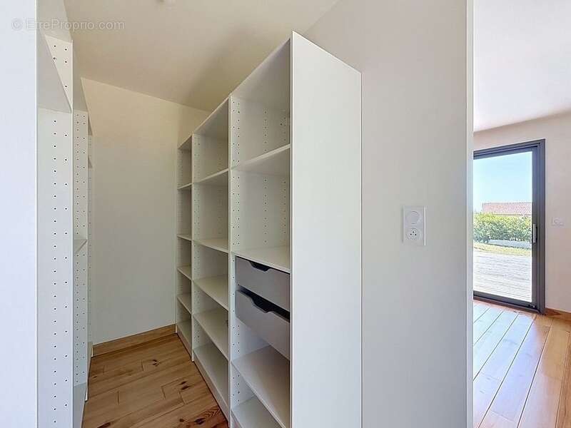 Maison à vendre plain-pied en bois de 149 m², 5 pièces, piscine, 2 garages - BERGERAC (24) - photo 8
