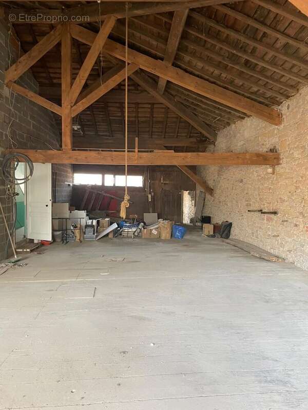 Appartement à FONTAINES-SAINT-MARTIN