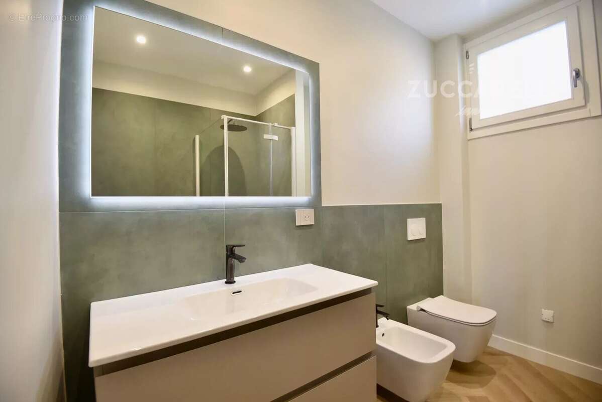 Appartement à ROQUEBRUNE-CAP-MARTIN