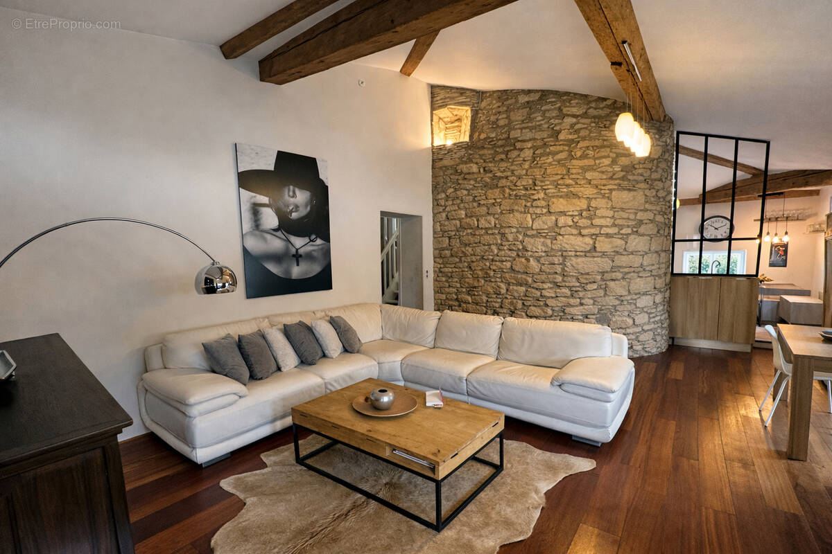 Appartement à COLLONGES-AU-MONT-D'OR