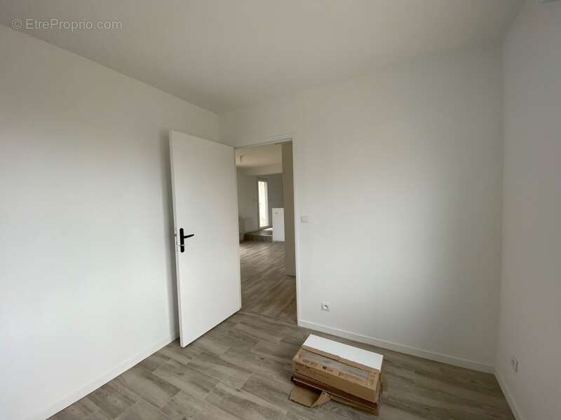 THOUARS  Maison de plain pied rénovée avec possibilité de dépendance de 35m2 - photo 9