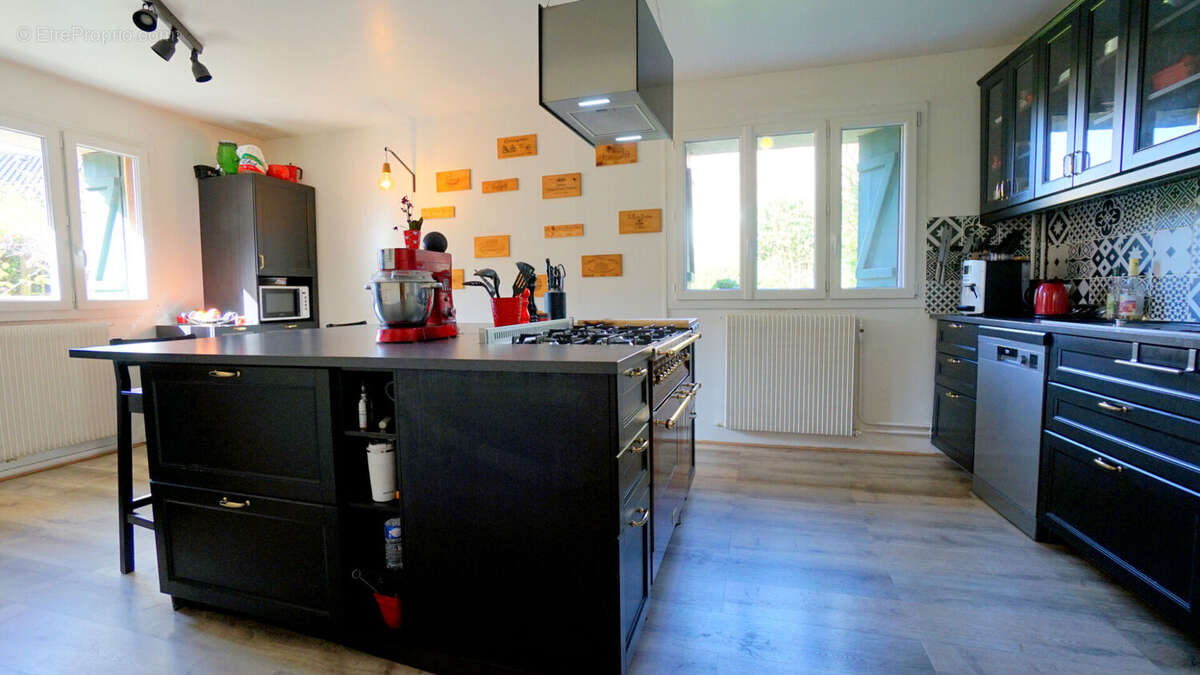 Maison à MEZIERES-SUR-SEINE