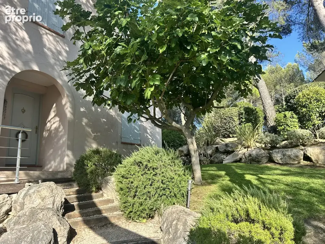 Maison golf pont royal yan spehner vernègues cazan jason smith realty exp France international immobilier vente achat provence piscine john cheetham