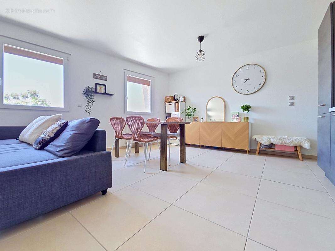 Appartement - Duplex - 2 Chambres - Cave - Place de parking privative en sus - Proche commodités - photo 2