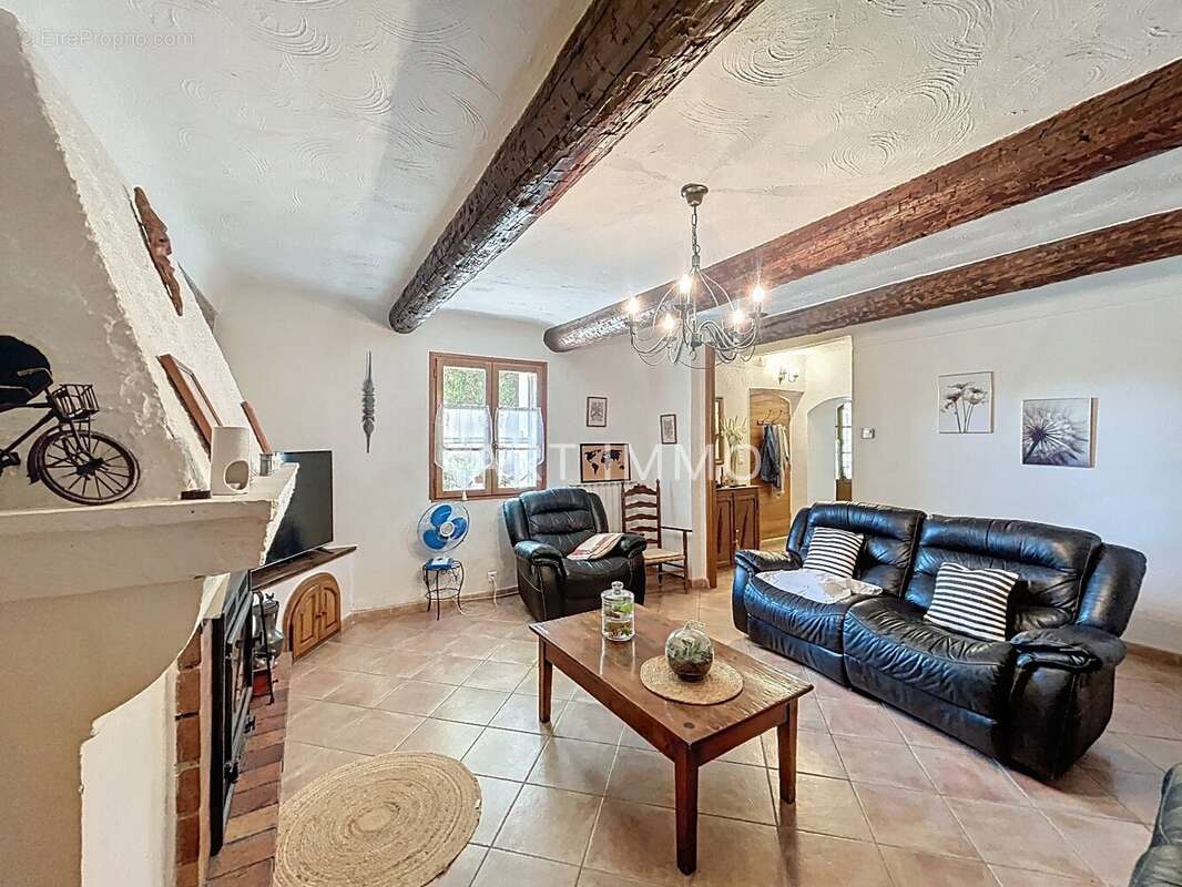 A vendre mas du xviii siecle sur pres d'un hectare de terrain avec piscine - photo 8