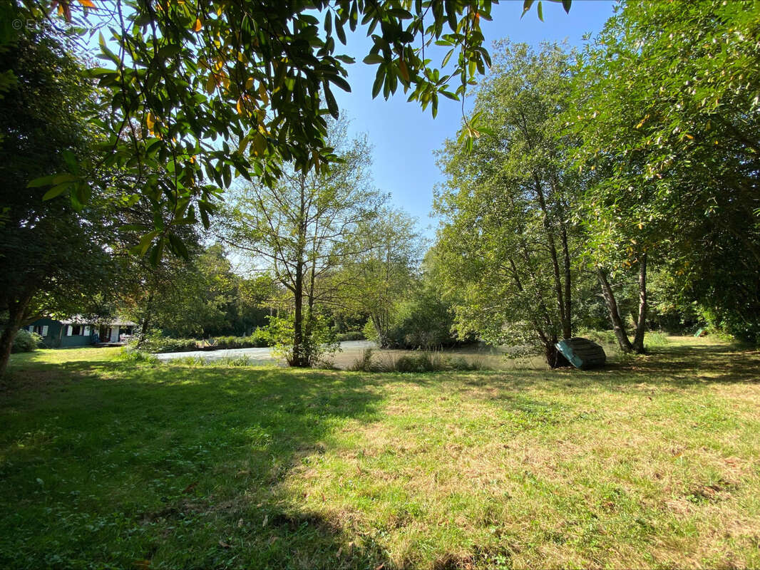 Terrain à PONTVALLAIN