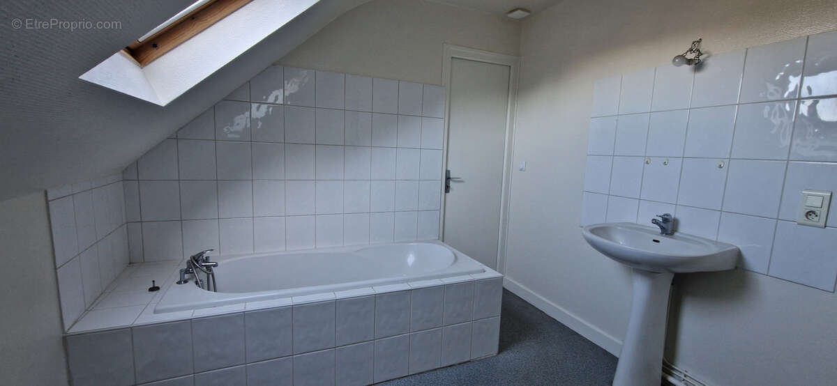 Lubersac, coeur de village maison avec garage - photo 15