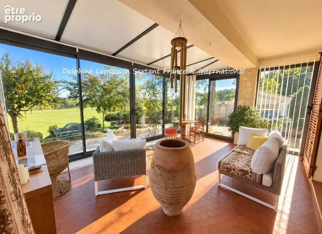 Maison de plain-pied avec Vue panoramique, jardin paysager et Atelier independant - photo 8