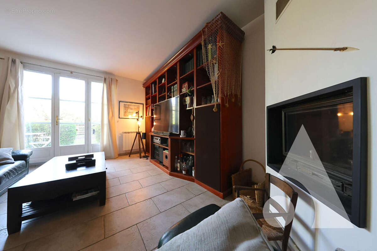 Maison à SAINT-PIERRE-DU-PERRAY