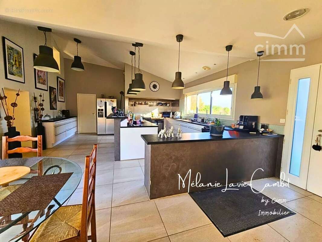 Maison à SAINT-CHRISTOLY-DE-BLAYE