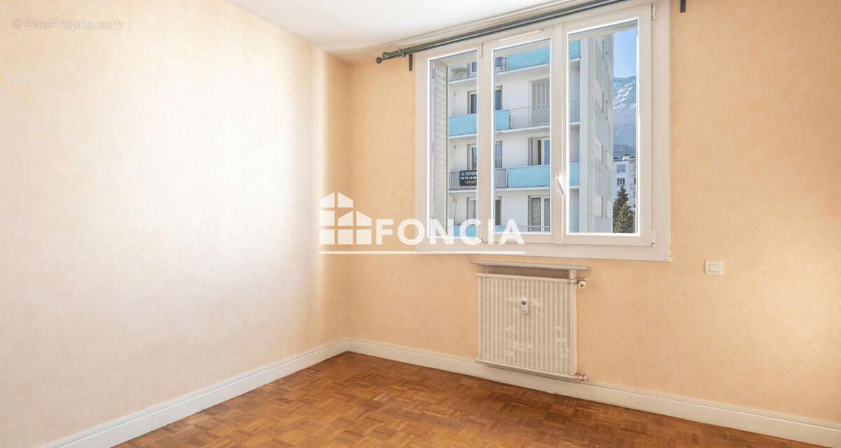Appartement à LE PONT-DE-CLAIX