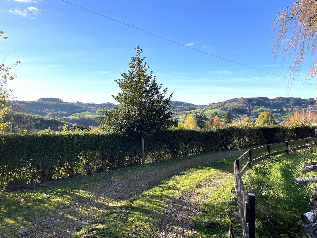 Maison à COURS-LA-VILLE