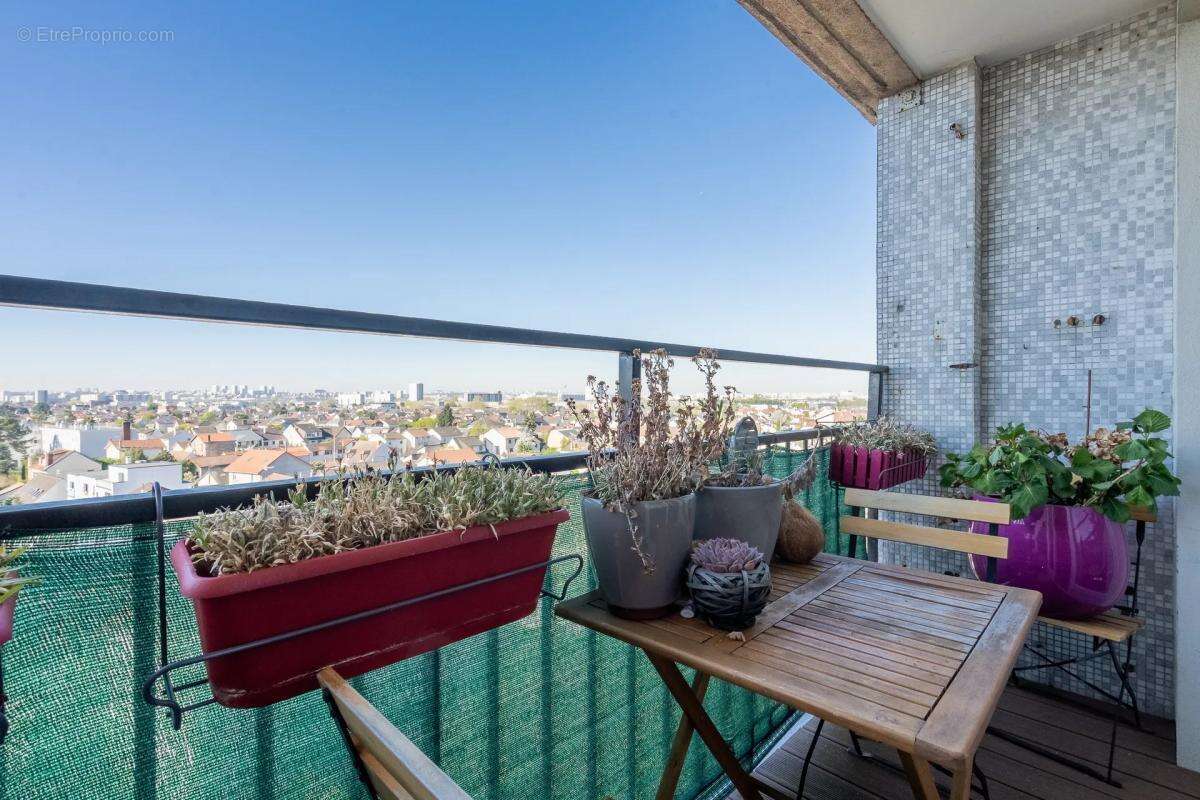 Appartement à LES PAVILLONS-SOUS-BOIS