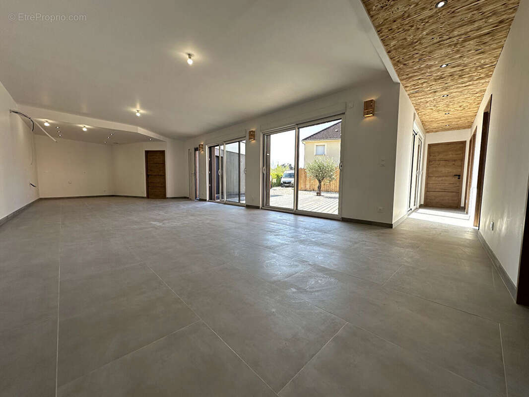 Maison à SAINTE-SAVINE