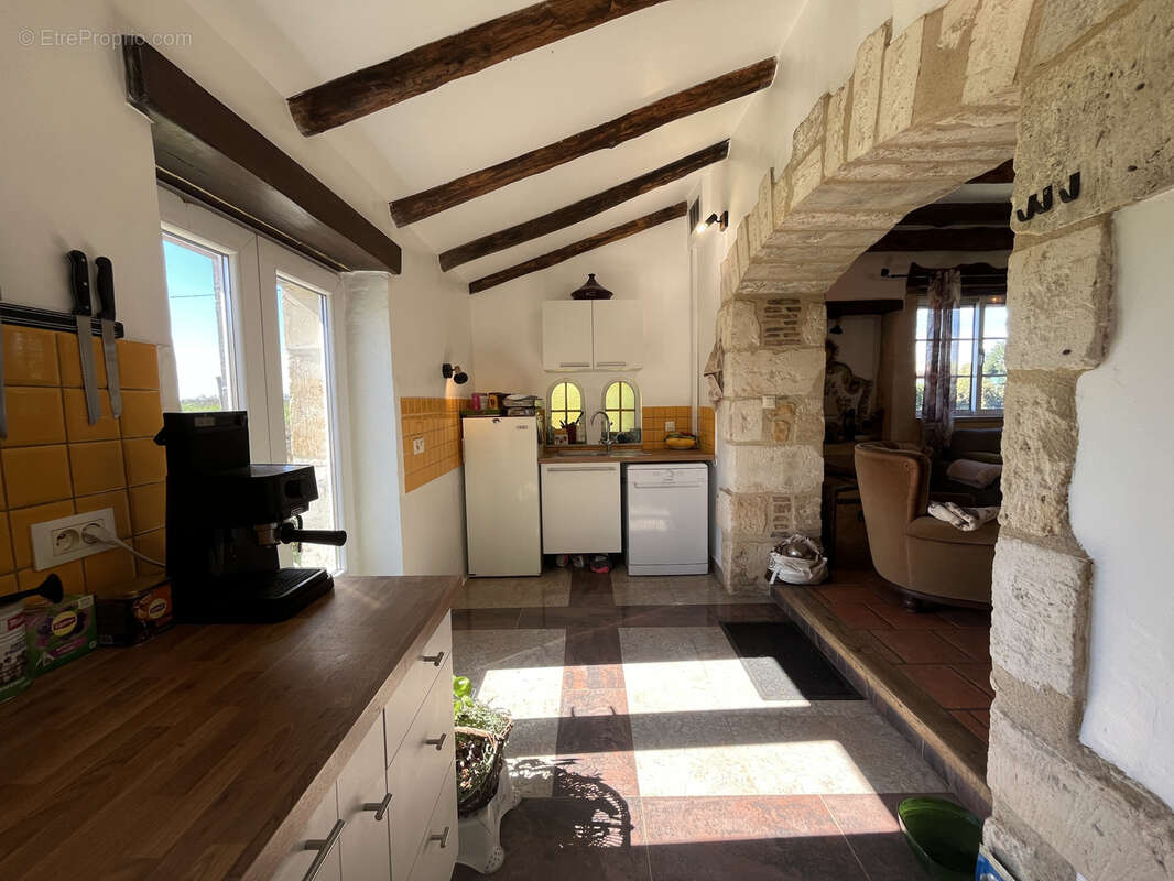 Maison en pierres avec grange sur 4500 m2 de terrain - photo 11