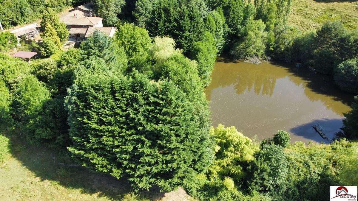 Maison 114 m² à Saint-Just-En-Chevalet  - photo 2