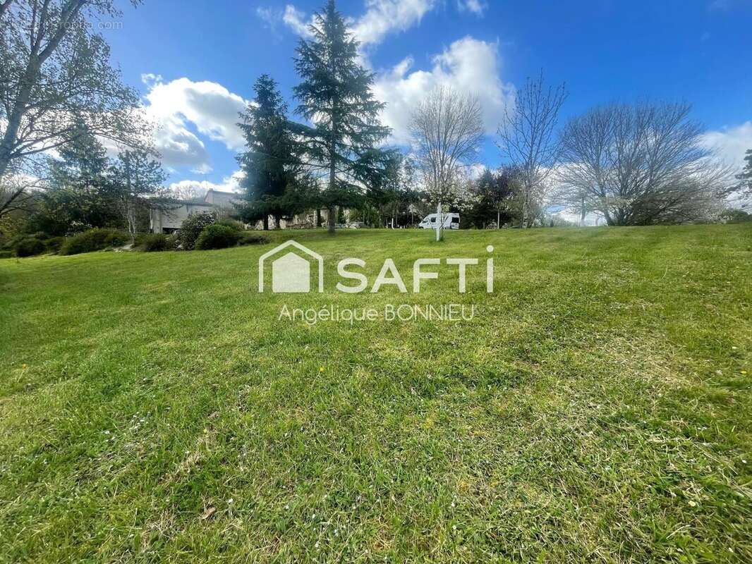 Photo 3 - Terrain à PONT-DU-CASSE