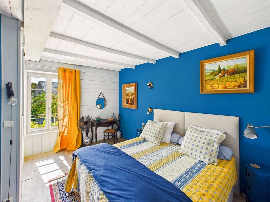 Maison rénovée en gardant tous les élements de l'époque, et commerces à pied! - photo 12