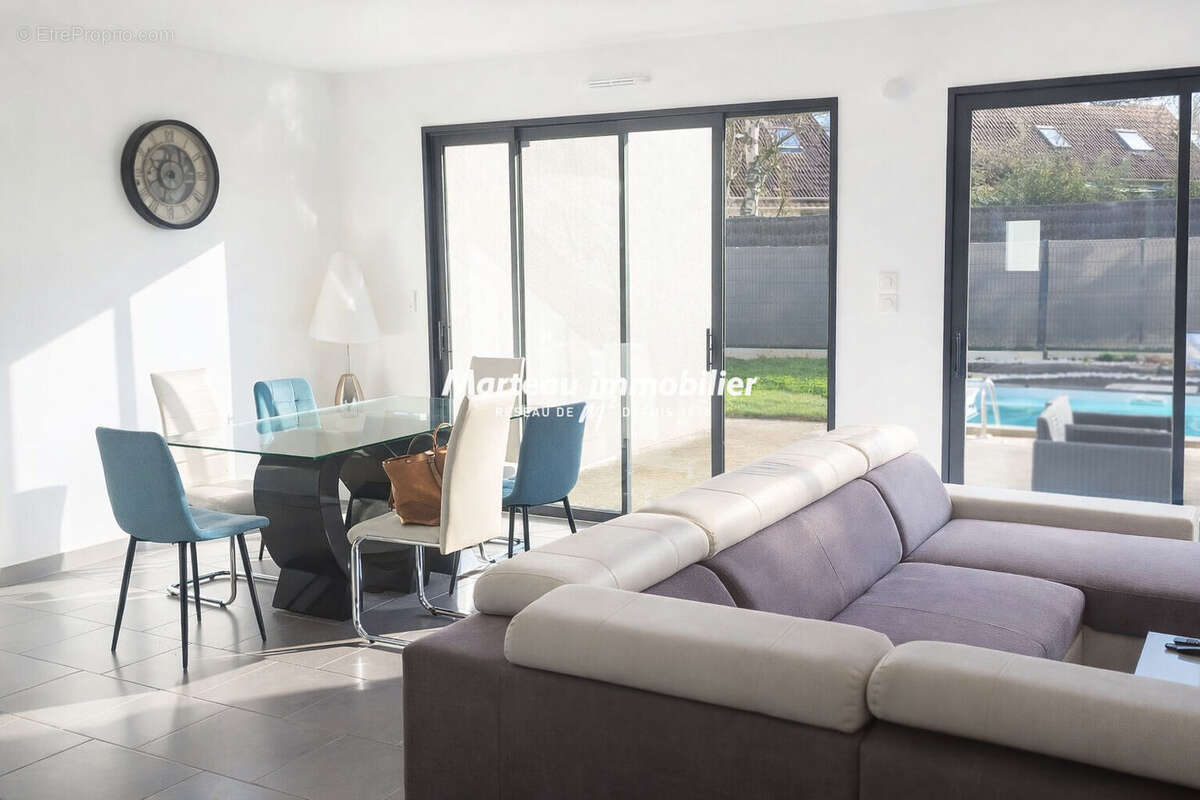 Maison à MONCE-EN-BELIN