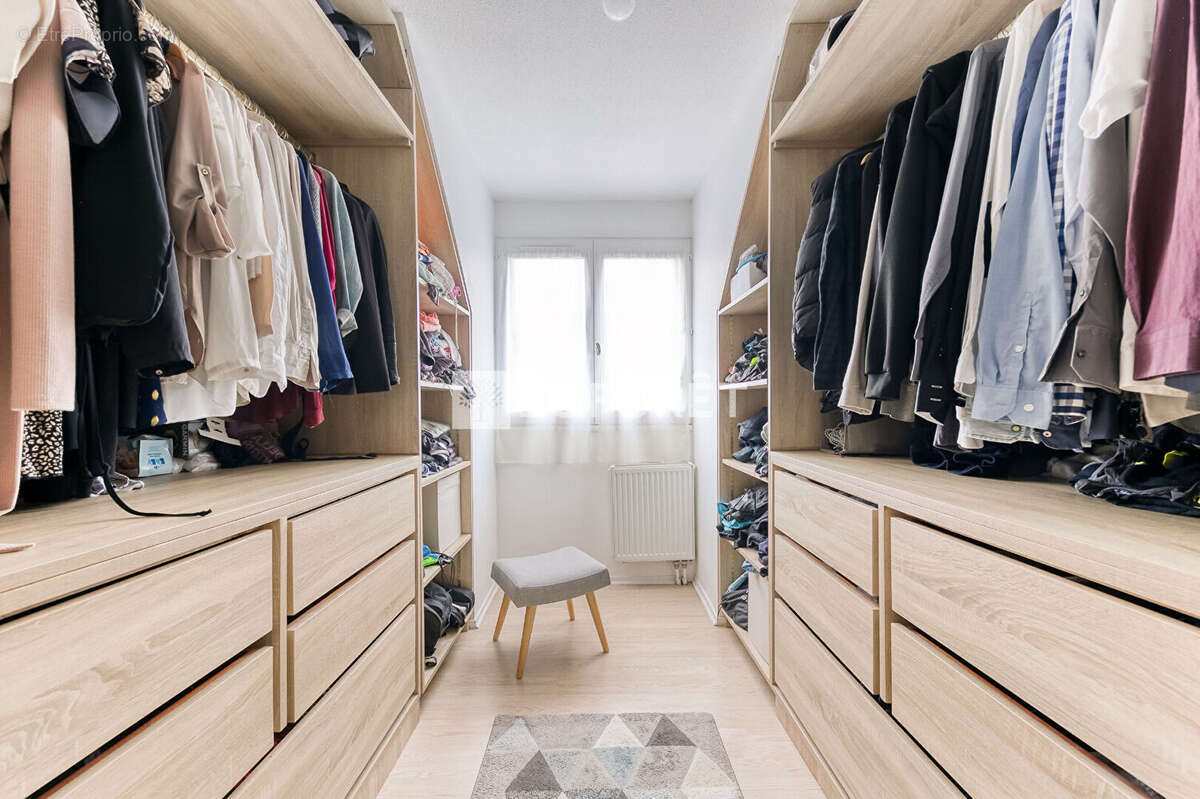 Appartement à EMERAINVILLE