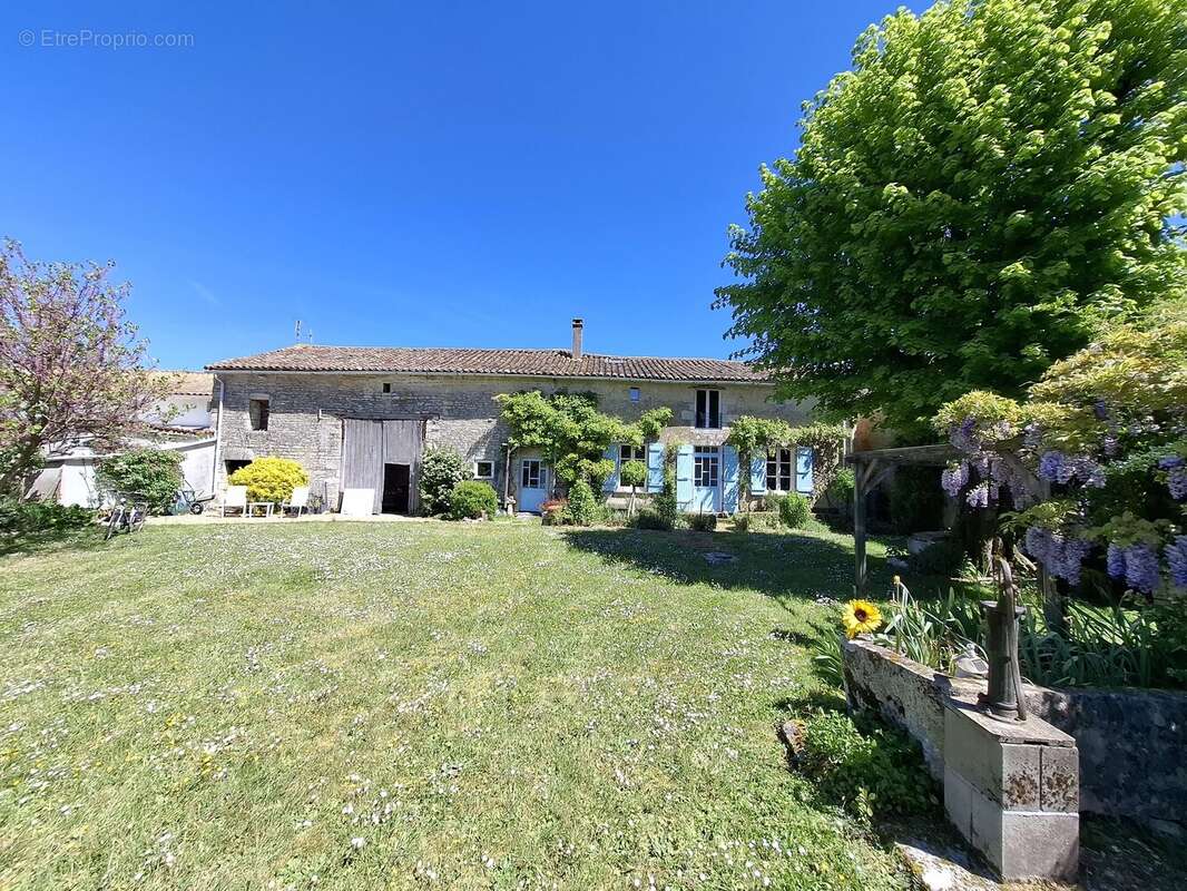 Charmante ferme rénovée dans un hameau paisible avec de magnifiques jardins - photo 9
