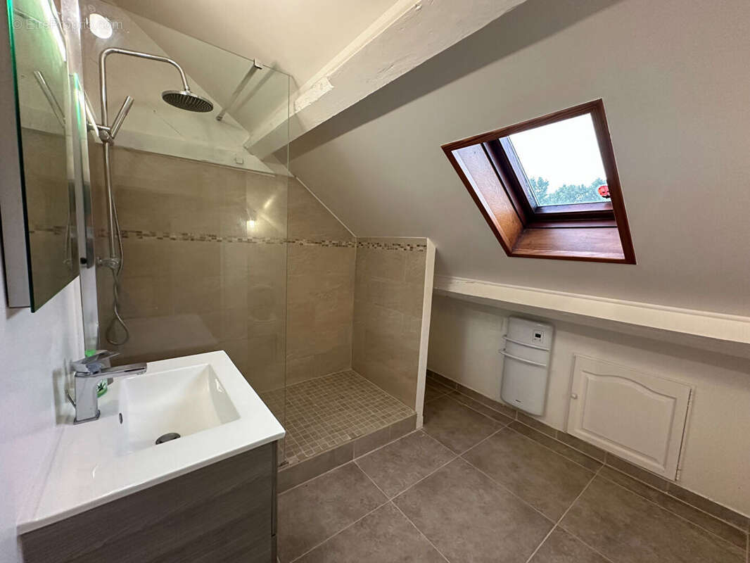 Appartement à SAINT-CYR-LA-RIVIERE