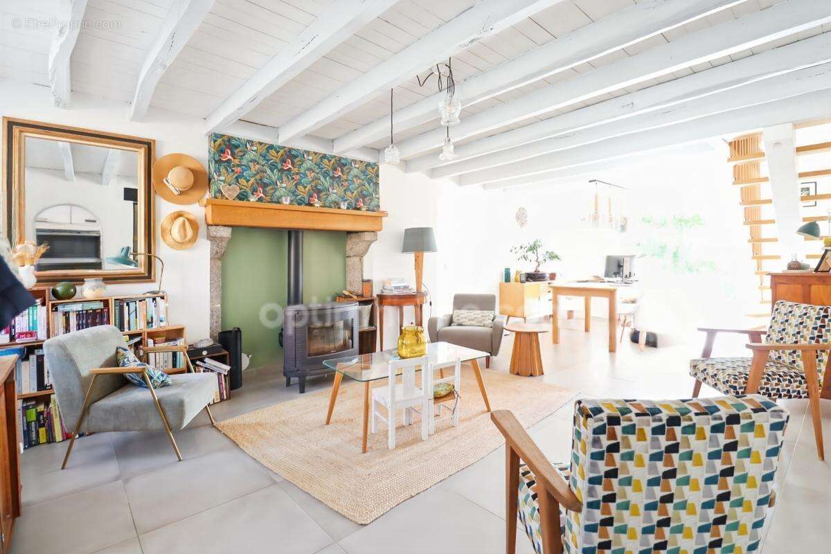 Maison de Charme - 132 m² - 6 pièces - 4 Chambres - Carport Double - Terrain 1256 m² -SAINT HILAIRE LA TREILLE (87) - photo 7