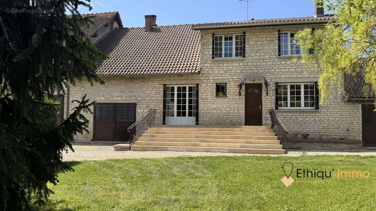 Maison à VILLE-SOUS-LA-FERTE