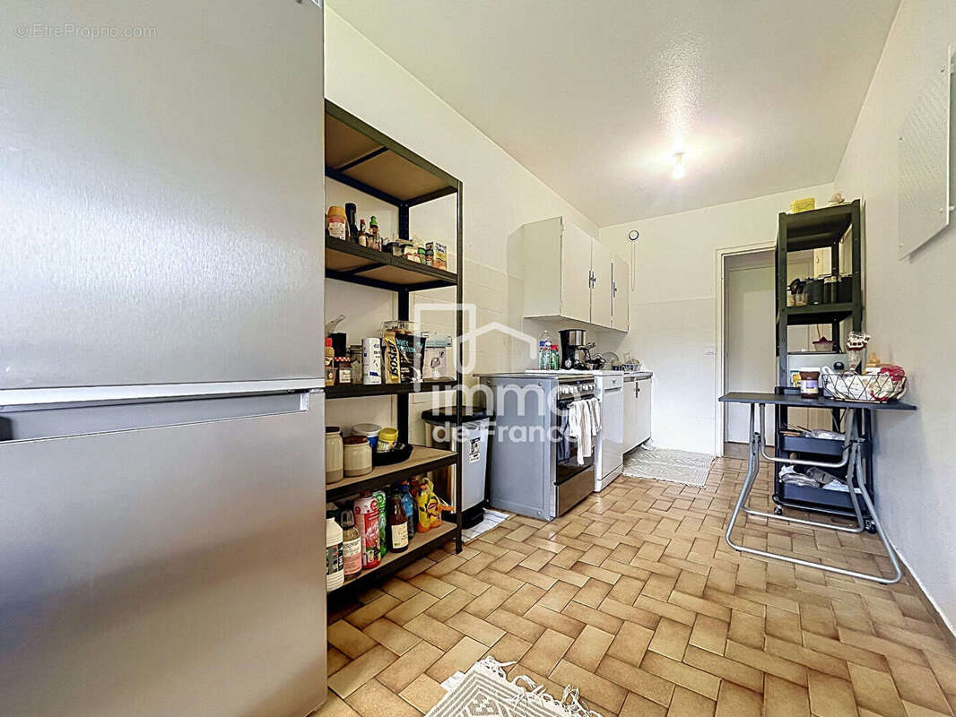 Appartement 4 pièces 93 m²  Beau potentiel à proximité des transports et des commerces à Ferney Voltaire - photo 3