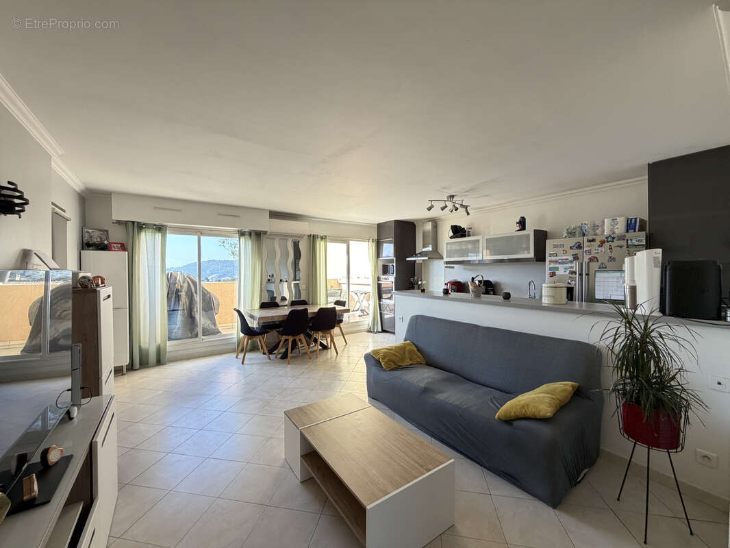 Appartement à CARROS