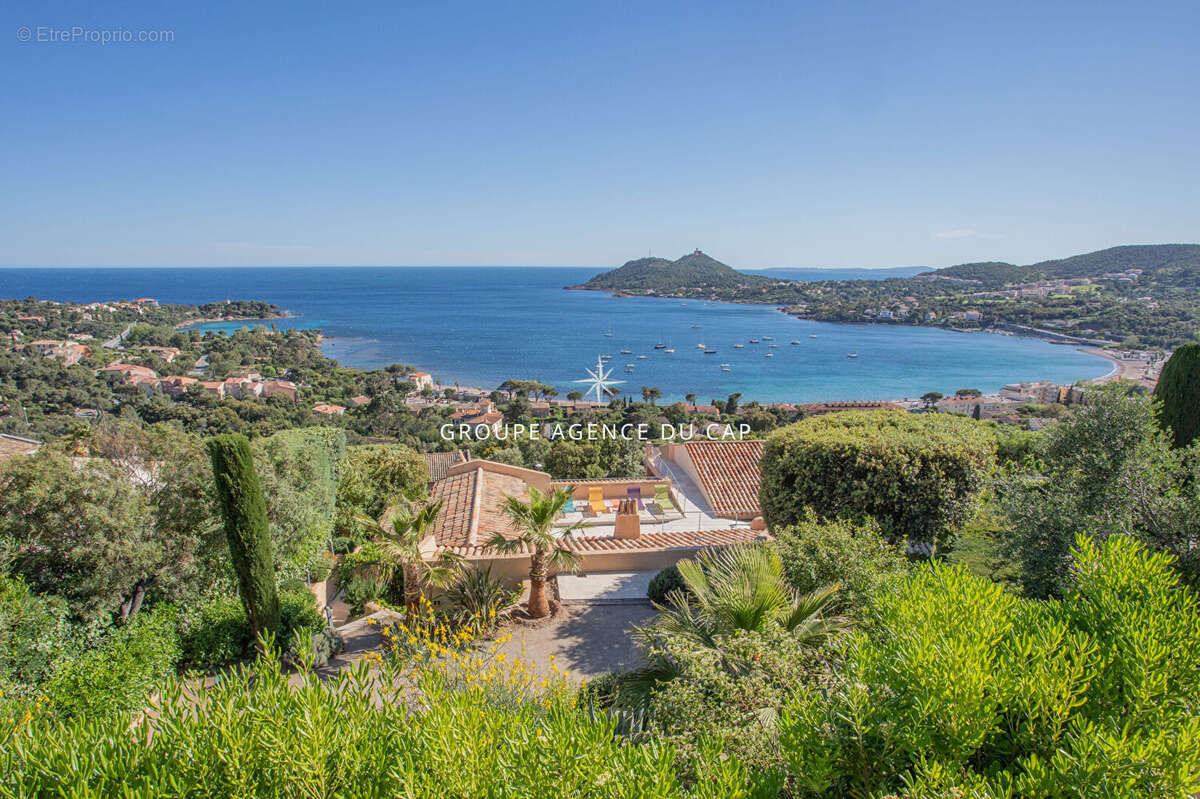 Saint-Raphaël - Agay, villa vue mer panoramique, piscine chauffée, 5 chambres - photo 2