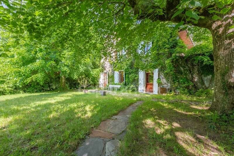 Dpt Ain (01), à vendre proche de GEX  maison P6 de 197 m² - Terrain de 1300 m² - photo 21