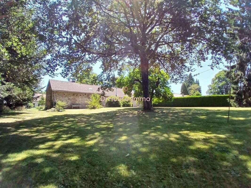 Maison à SAINT-SAUD-LACOUSSIERE