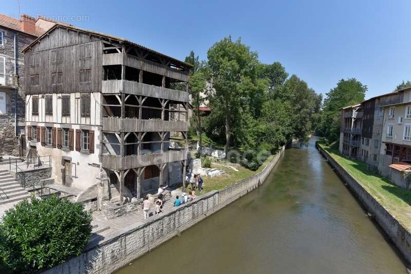Maison à MARINGUES
