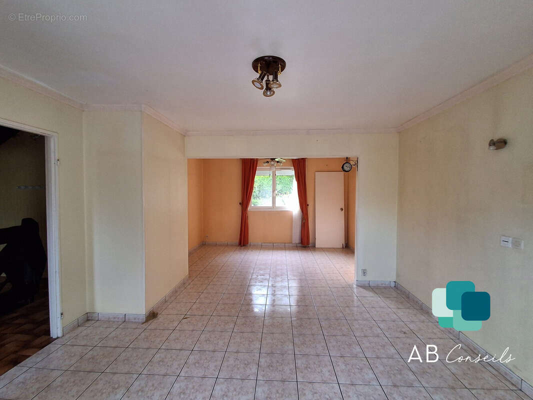 Maison à SAINT-LEGER-DU-BOURG-DENIS