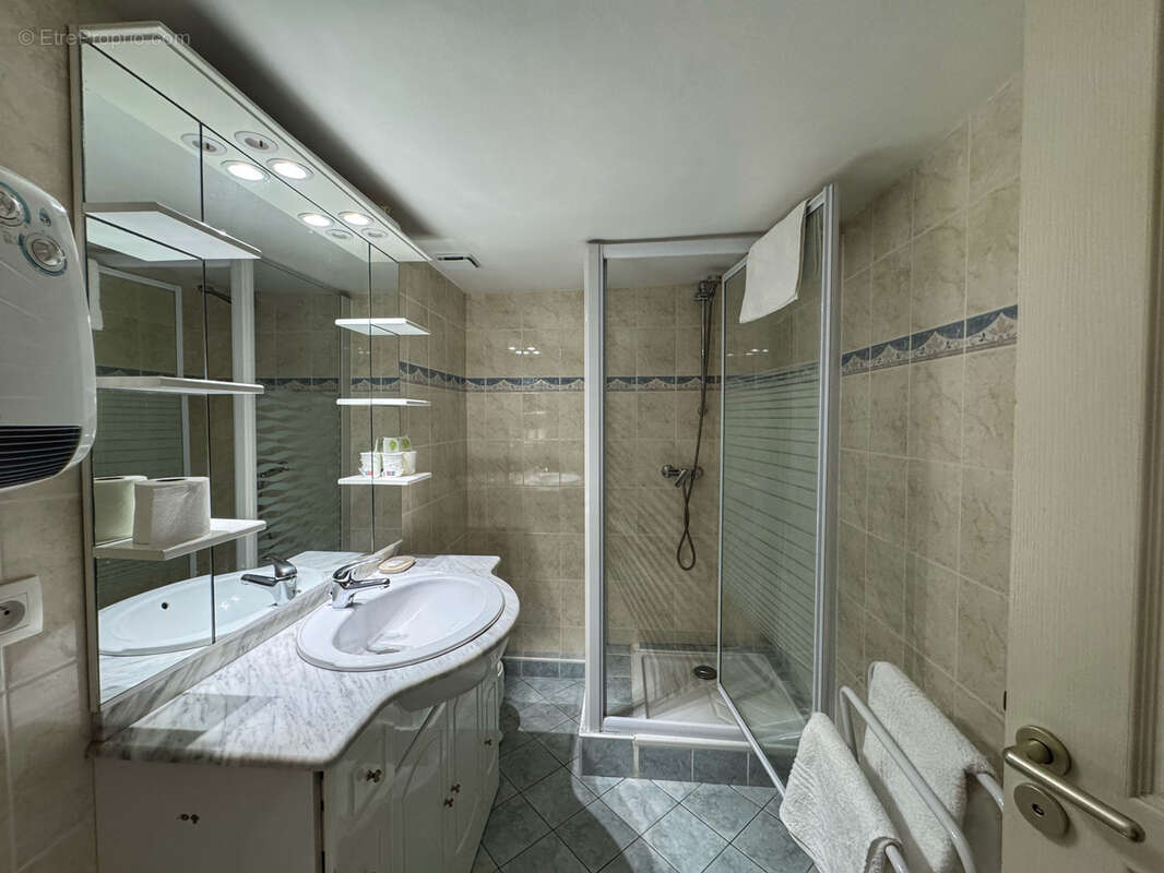 Commerce à SAINT-JEAN-PIED-DE-PORT