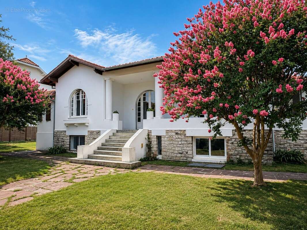 Maison 220 m² à Anglet  - photo 3