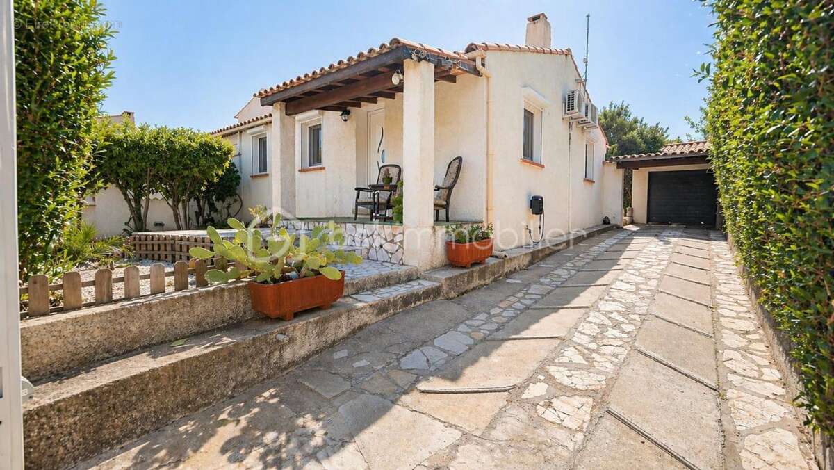 Maison à MONTBAZIN