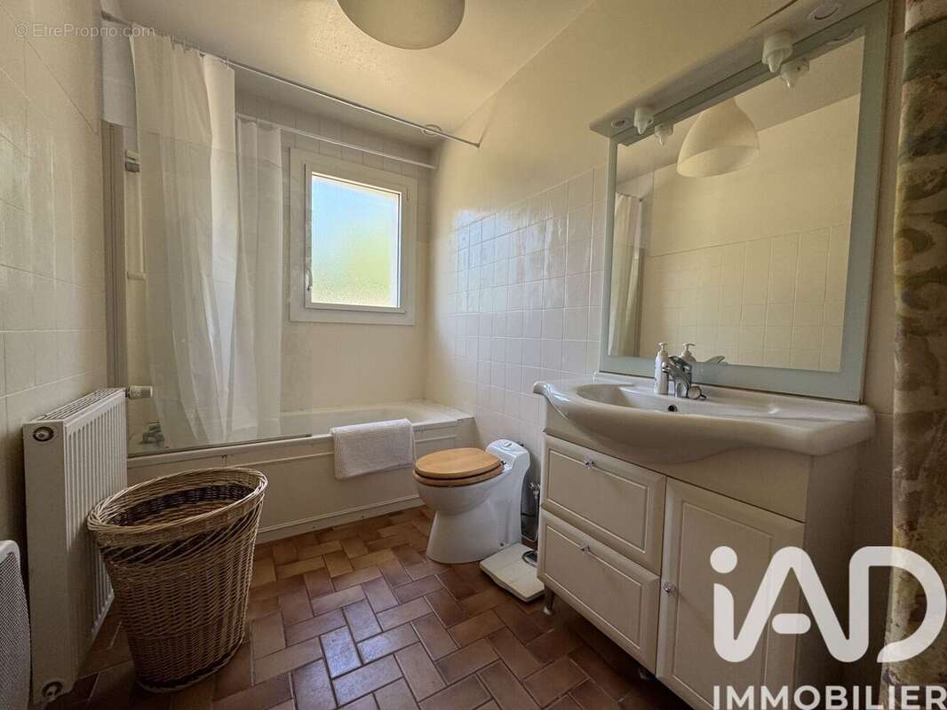 Maison 92 m² à Saint-Cyr-Des-Gats  - photo 9