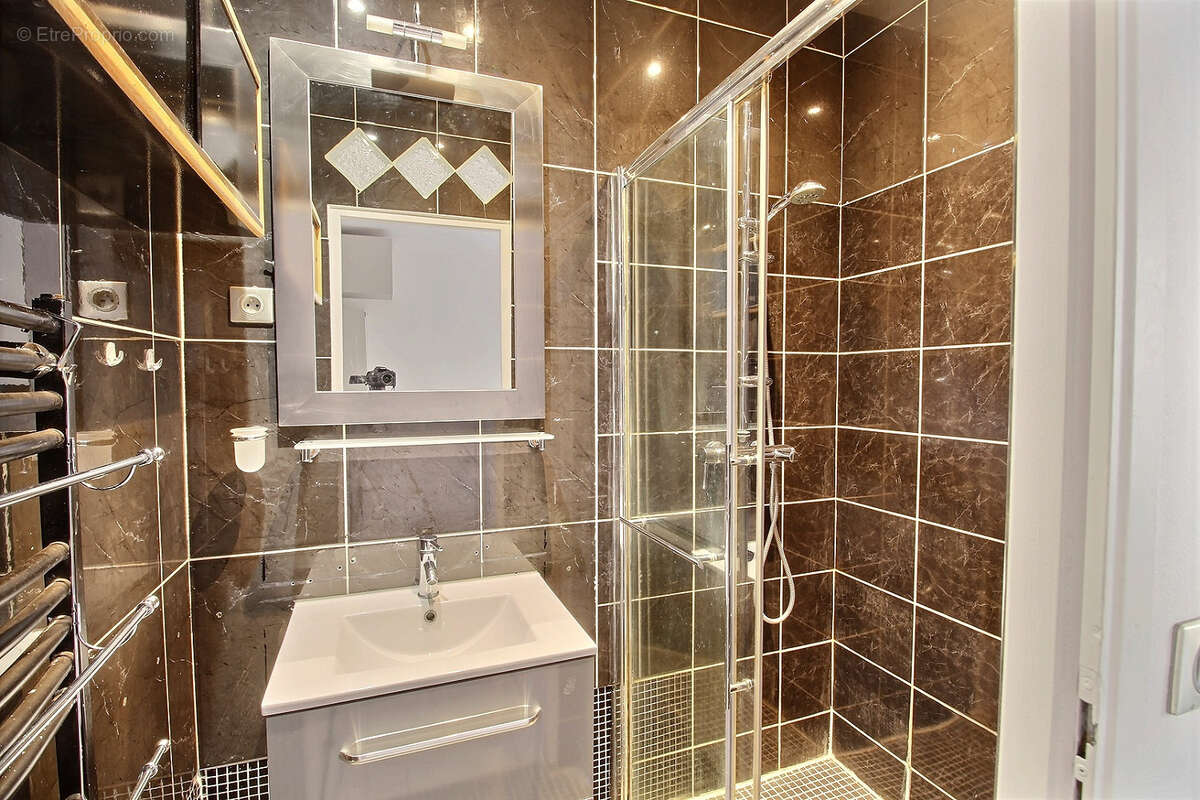 Appartement à PARIS-14E