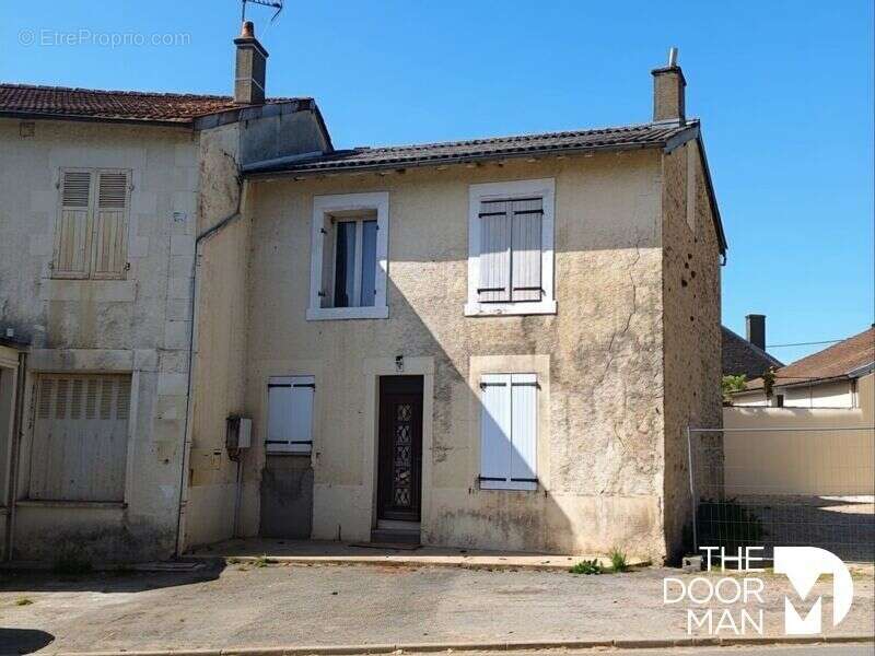 Maison à CHAMPAGNE-SAINT-HILAIRE